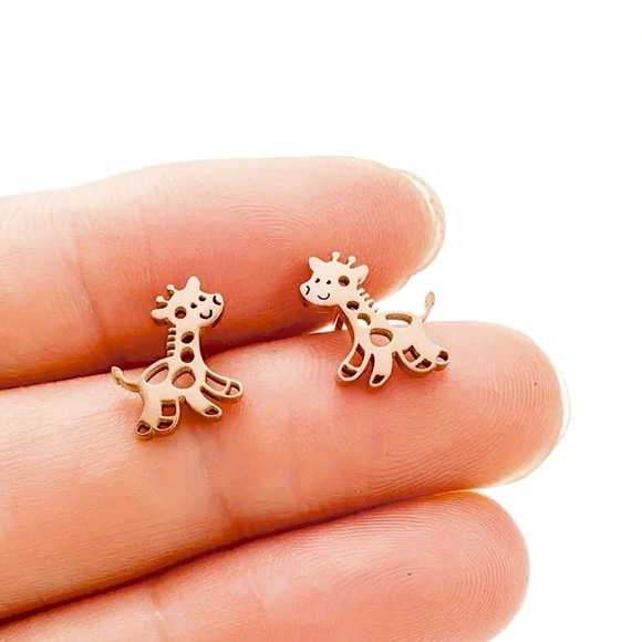 Adorable Smiling Giraffe Stud Earrings (Stainless Steel, Rose Gold Tone) 🦒 - Picture 1 of 3